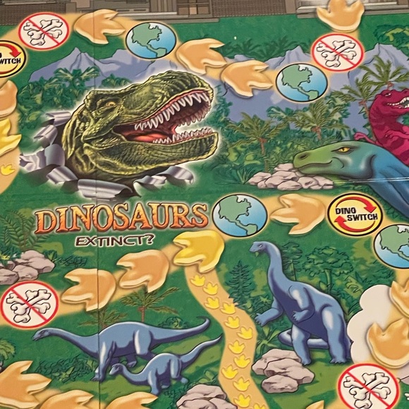 BRIARPATCH Dinosaurs Extinct?  Dinosaur Survival Board Game 2006 - Picture 3 of 9